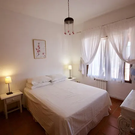 Casa Rural Finca Los Arcos Bed and breakfast